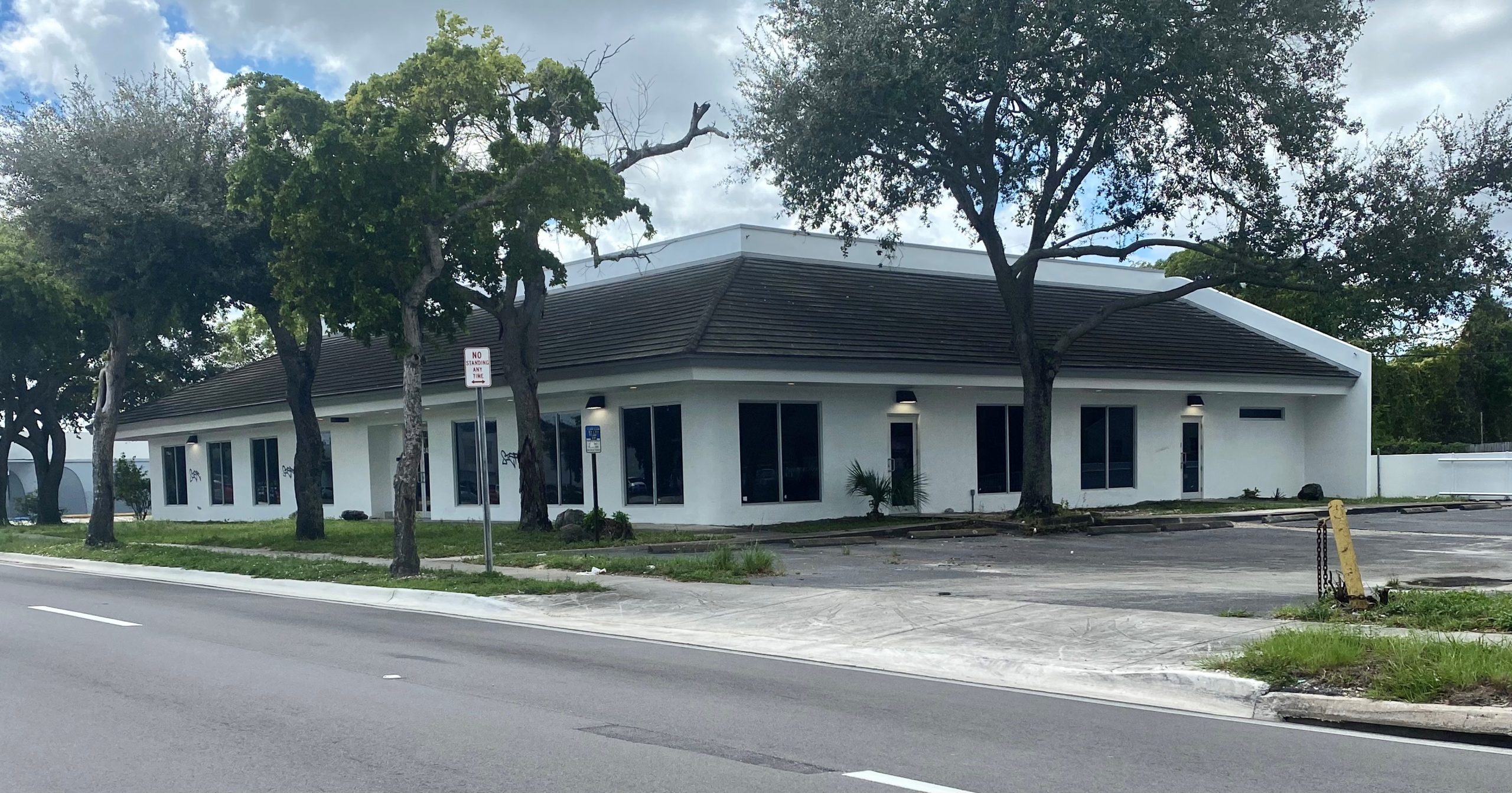 Berger Commercial Realty’s Lawrence Oxenberg, Jonathan Thiel Negotiate Sale Of Miami Office/Retail Property