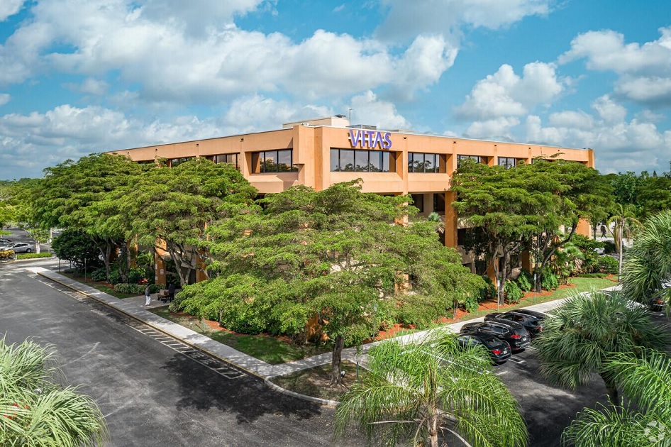Berger Commercial Realty’s Brian Batchelder, Joe Byrnes Negotiate 25,000 SF Lease Deal With VITAS Healthcare Corporation Of Florida